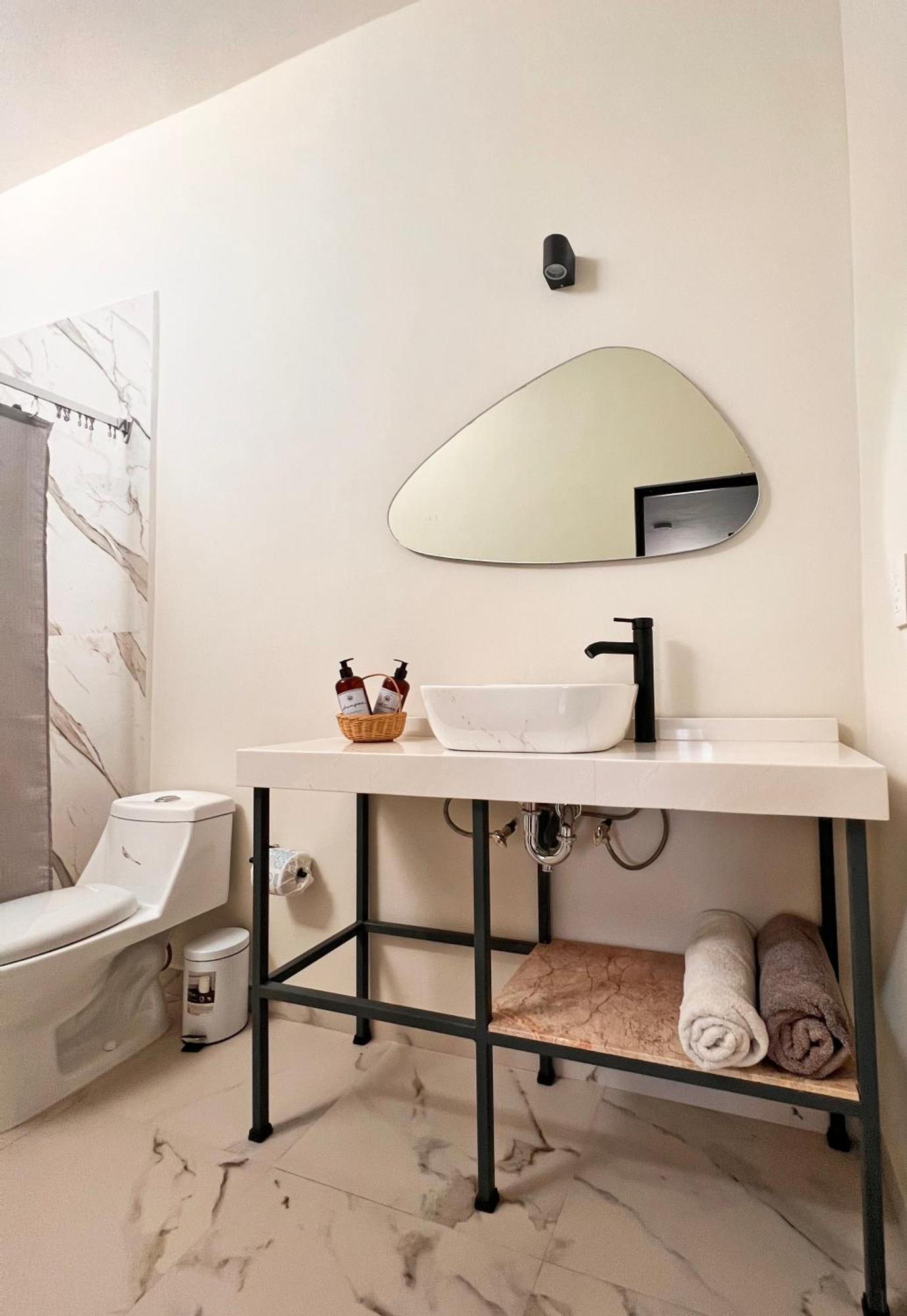 Suites Ciento 37 León Zewnętrze zdjęcie