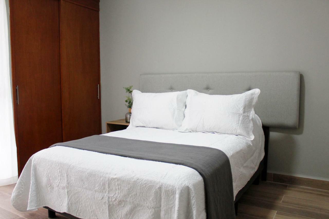 Suites Ciento 37 León Zewnętrze zdjęcie